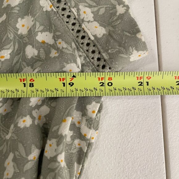 Buffalo David Bitton Blouse Women's Medium Green Floral V-Neck Short Sleeve Boho - Picture 7 of 8